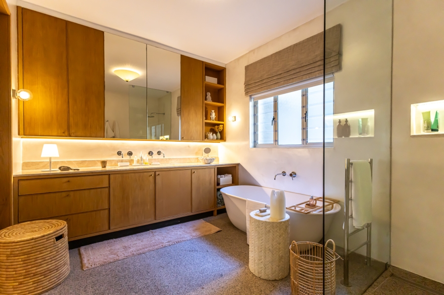 1 Bedroom Property for Sale in Sea Point Western Cape